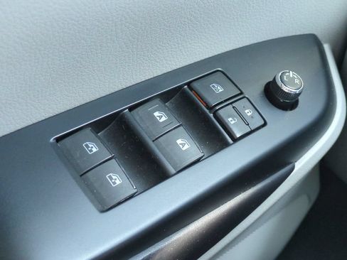 Used 2016 Toyota Highlander XLE FWD image 27
