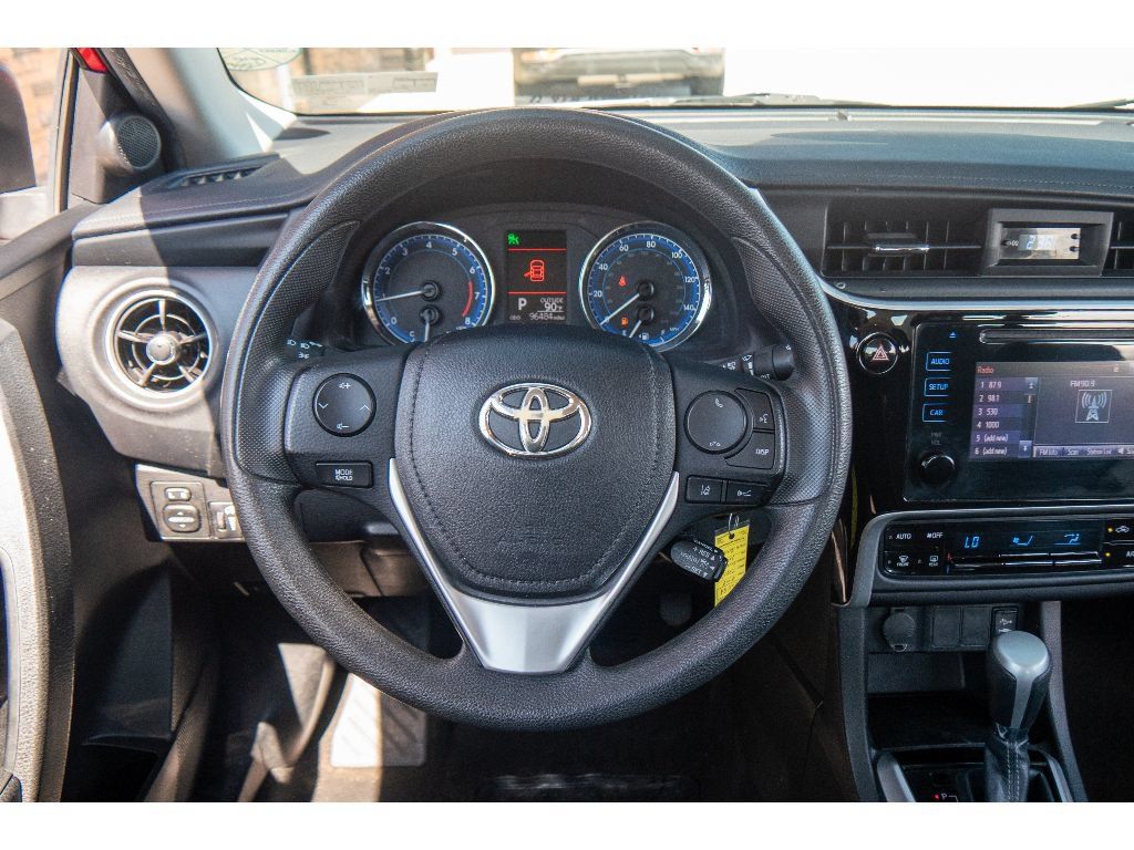 Used 2018 Toyota Corolla LE FWD image 21