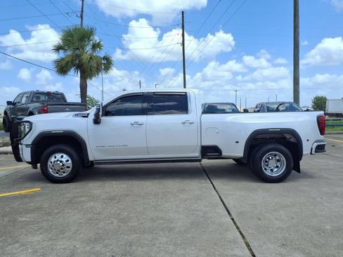 Used 2024 GMC Sierra 3500 Denali w/ Denali Reserve Package AWD/4WD image 3