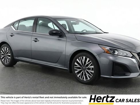 Used 2025 Nissan Altima 2.5 SV FWD image 1