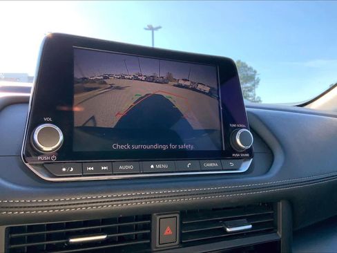 Used 2024 Nissan Rogue SV image 27