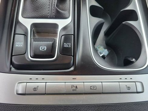 Used 2024 Kia Carnival LX FWD image 34