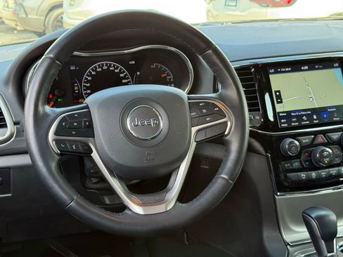 Used 2021 Jeep Grand Cherokee Laredo X RWD image 39