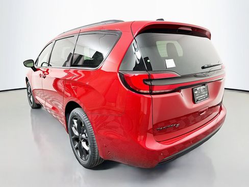 New 2026 Chrysler Pacifica Limited w/ S Appearance Package AWD/4WD image 5