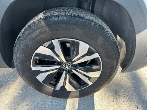 Used 2024 Volkswagen Atlas Cross Sport SE FWD image 19