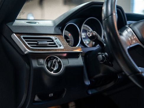 Used 2014 Mercedes-Benz E 350 4MATIC Sedan image 19