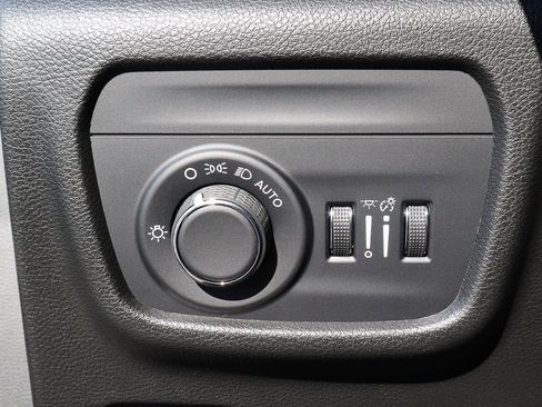 New 2025 Jeep Grand Cherokee L Altitude image 11