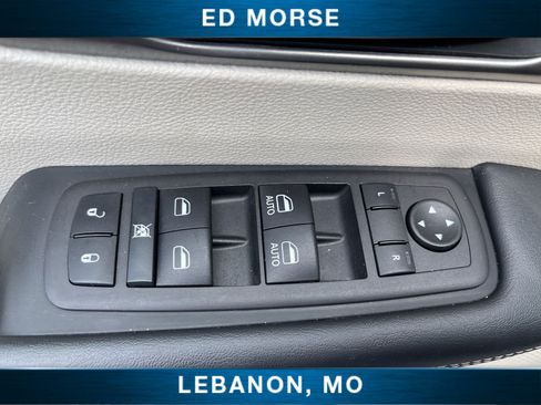 Used 2023 Chrysler Pacifica Touring-L FWD image 22