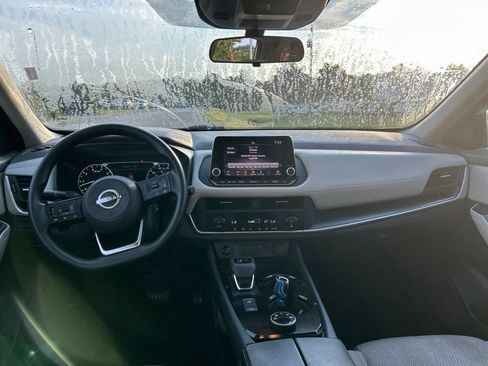 Used 2024 Nissan Rogue SV AWD/4WD image 5