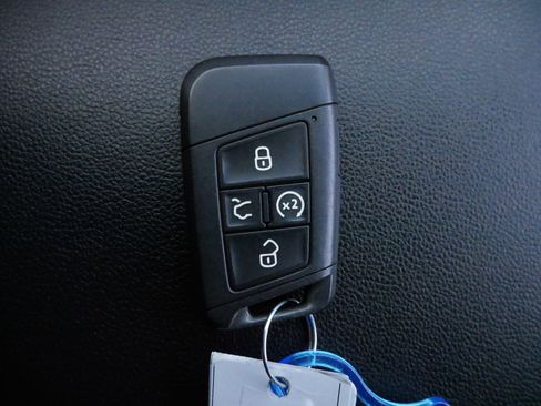 Certified 2023 Volkswagen Atlas Cross Sport SE image 31