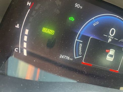 Used 2025 Toyota Camry SE FWD image 13