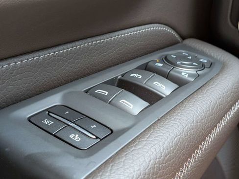 Used 2023 GMC Yukon Denali AWD/4WD image 27