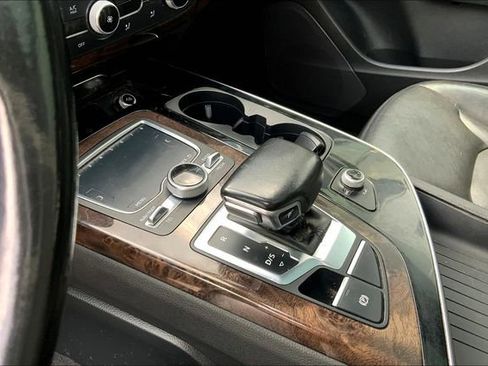 Used 2017 Audi Q7 3.0T Premium image 25