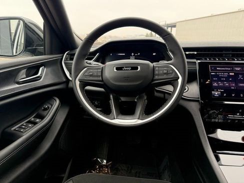 New 2025 Jeep Grand Cherokee Laredo image 15