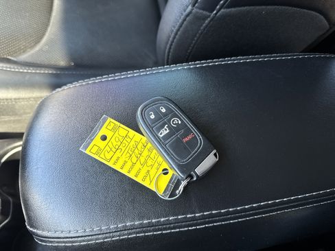 Used 2019 Jeep Cherokee Limited AWD/4WD image 34