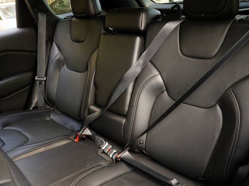 Used 2019 Jeep Cherokee Limited AWD/4WD image 30