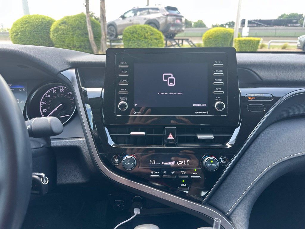 Used 2024 Toyota Camry SE FWD image 4