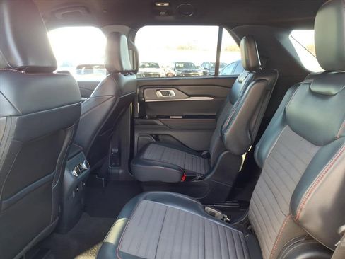 Used 2025 Ford Explorer ST-Line image 19