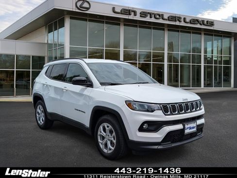 Used 2024 Jeep Compass Latitude AWD/4WD image 1