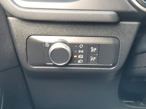 Used 2020 Ford Escape SE image 21