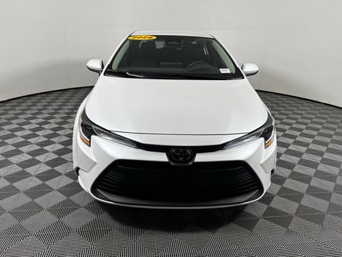 Used 2026 Toyota Corolla LE w/ LE Premium Package FWD image 2