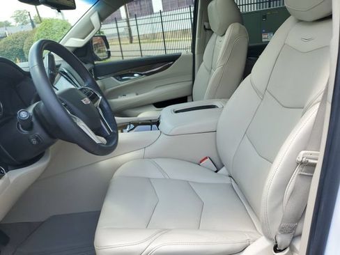 Used 2020 Cadillac Escalade Premium Luxury AWD/4WD image 16