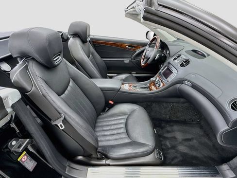 Used 2011 Mercedes-Benz SL 550 image 26