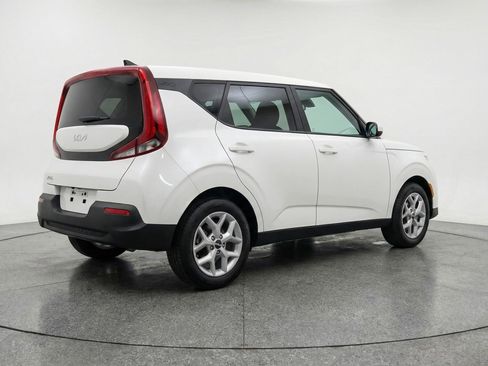 Used 2025 Kia Soul FWD image 9