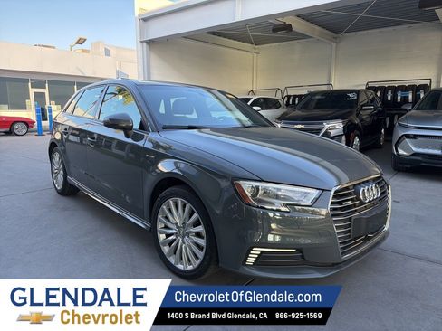Used 2018 Audi A3 e-tron Premium image 1