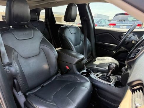 Used 2016 Jeep Cherokee Limited AWD/4WD image 10