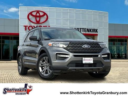 Used 2021 Ford Explorer XLT w/ Equipment Group 202A RWD image 1