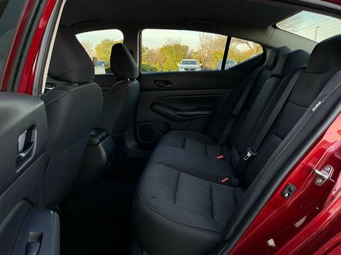 Used 2025 Nissan Altima 2.5 SV image 12