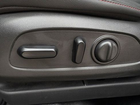 Used 2025 Chevrolet Trax RS image 27