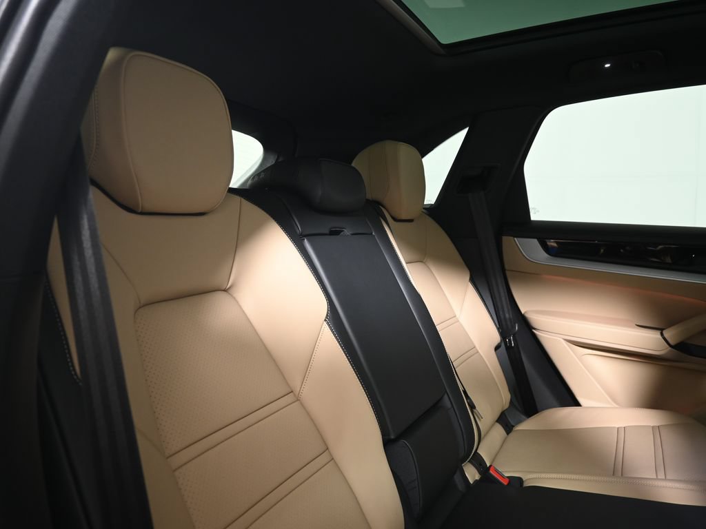 Used 2026 Porsche Cayenne AWD/4WD image 39