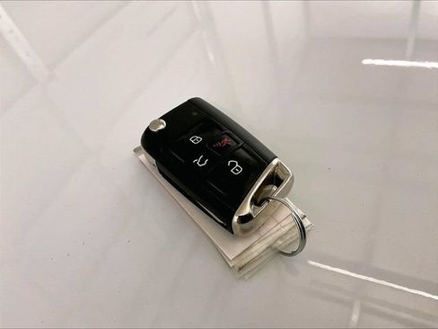 Used 2018 Volkswagen Tiguan SEL FWD image 9
