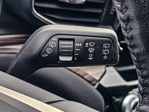 Used 2024 Ford Explorer Limited image 27