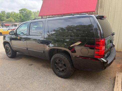 Used 2011 Chevrolet Suburban LT AWD/4WD image 6