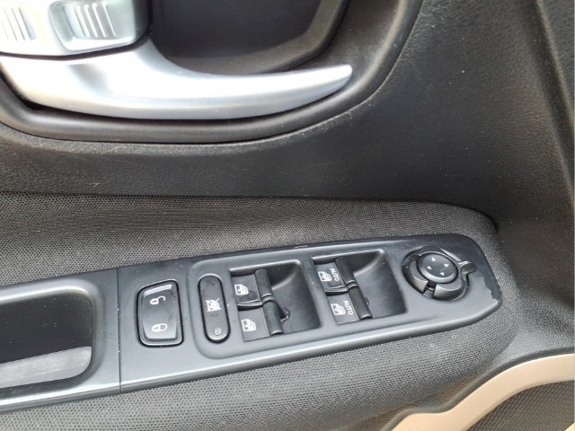 Used 2016 Jeep Renegade Sport w/ Power & Air Group FWD image 15