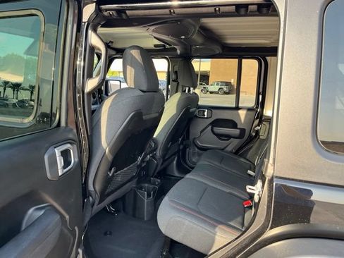 Certified 2025 Jeep Wrangler Unlimited Rubicon w/ Convenience Group AWD/4WD image 13