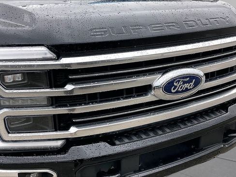 Used 2025 Ford F250 Platinum w/ Platinum Plus Package AWD/4WD image 32