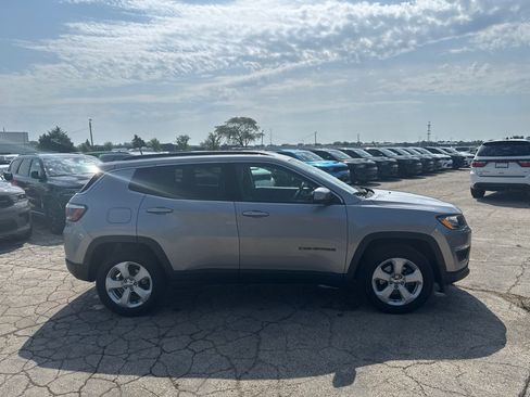 Used 2018 Jeep Compass Latitude w/ Popular Equipment Group FWD image 5