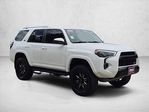 Used 2018 Toyota 4Runner SR5 AWD/4WD image 3