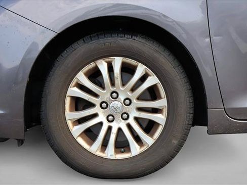 Used 2012 Toyota Sienna XLE FWD image 9
