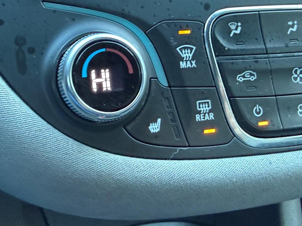 Used 2021 Chevrolet Malibu LT FWD image 22