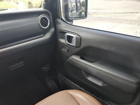 Used 2021 Jeep Gladiator Overland w/ Popular Equipment Package AWD/4WD image 19