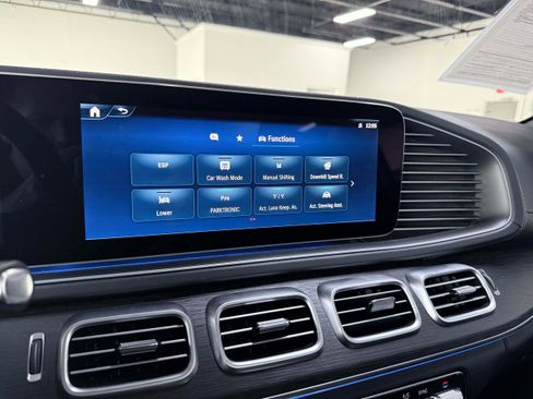Used 2025 Mercedes-Benz GLS 450 4MATIC image 25