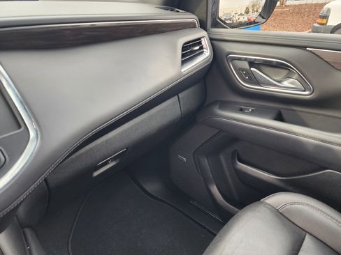 Used 2024 Chevrolet Suburban LT image 36