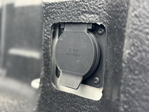 Used 2024 GMC Sierra 1500 SLT image 40