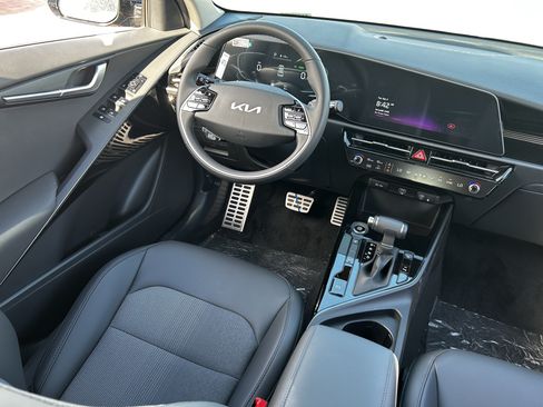 Used 2025 Kia Niro EX Touring FWD image 11