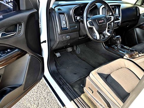 Used 2018 GMC Canyon SLE image 17